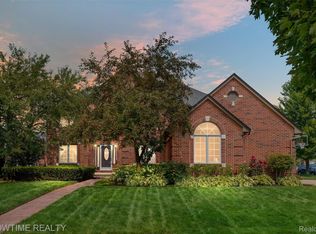 18563 Cracklewood Dr, Macomb, MI 48042