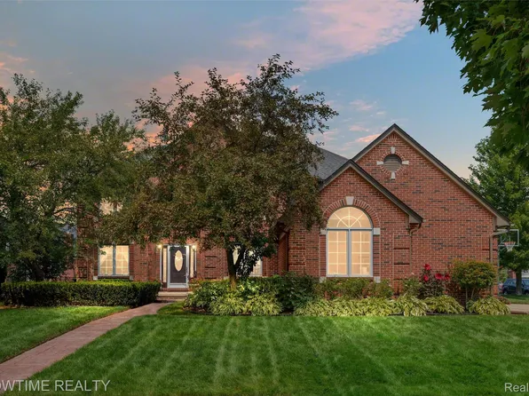 18563 Cracklewood Dr, Macomb, MI 48042
