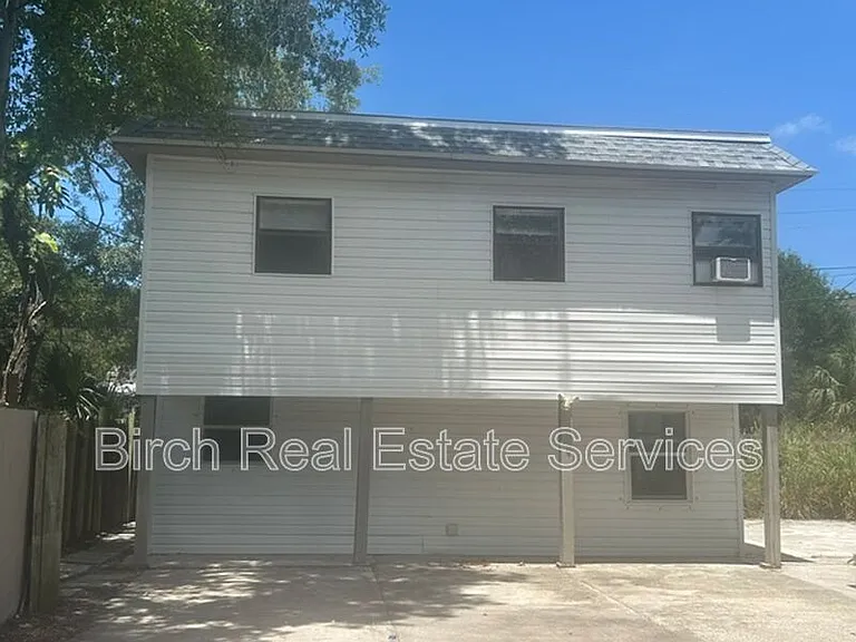 1725 Preston St S #B — Photo 2