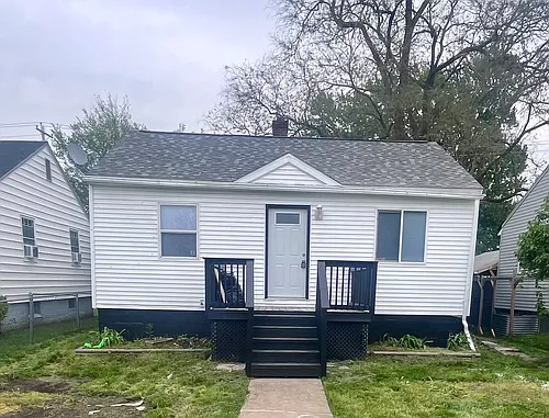 746 S Albert Ave Photo 1
