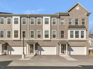 14 Coogan Ct, Morris Plains, NJ