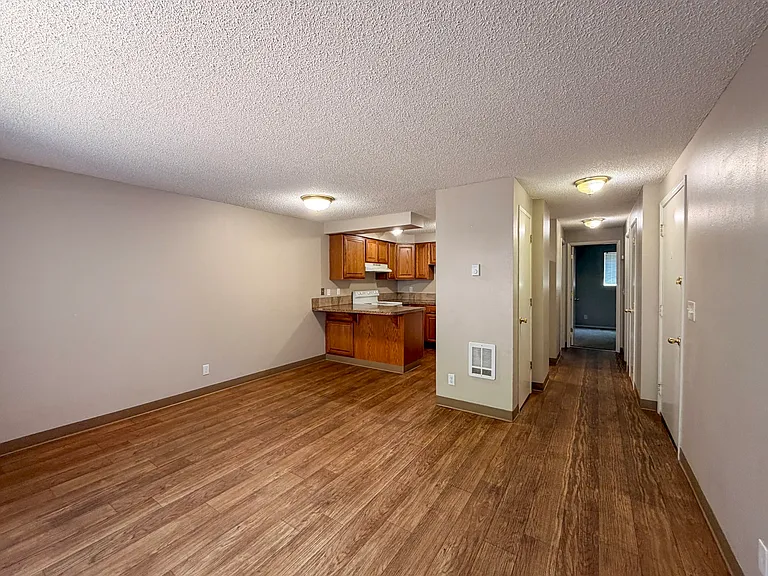 5204 Windsor Island Rd N #B — Photo 4