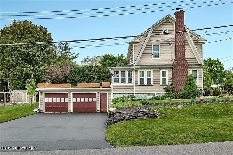 2nd image of 540 Kenwood Avenue