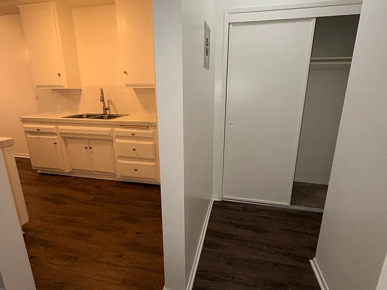 Pampas Lane Apartments — Photo 17