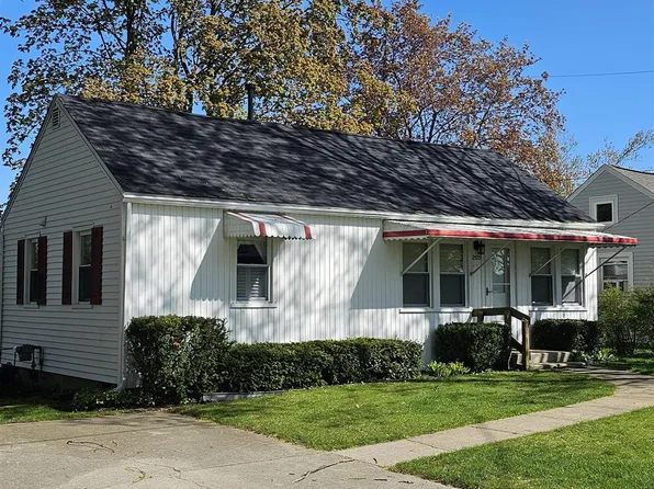 2535 Island Park Dr, Manitou Beach, MI 49253
