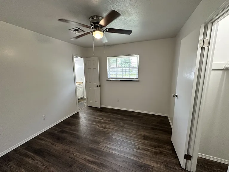 2700 Yorkshire Ave — Photo 13