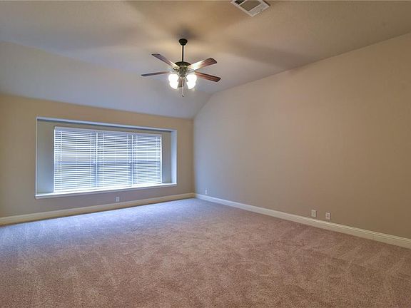 4th image of 917 Hoyt Dr