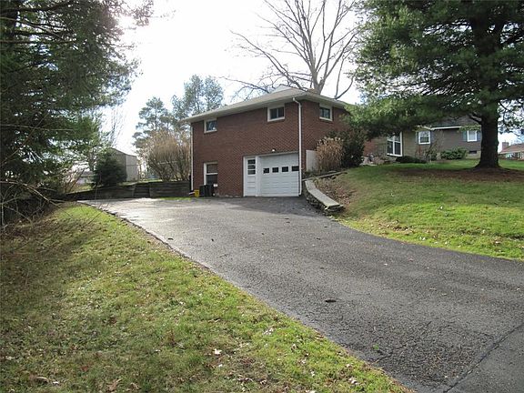 3rd image of 2732 Columbia Dr