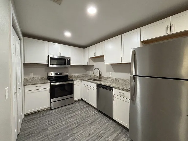 139 Avenue D SW #139 — Photo 7
