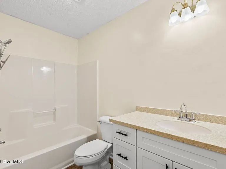 103 Richmond Dr — Photo 22