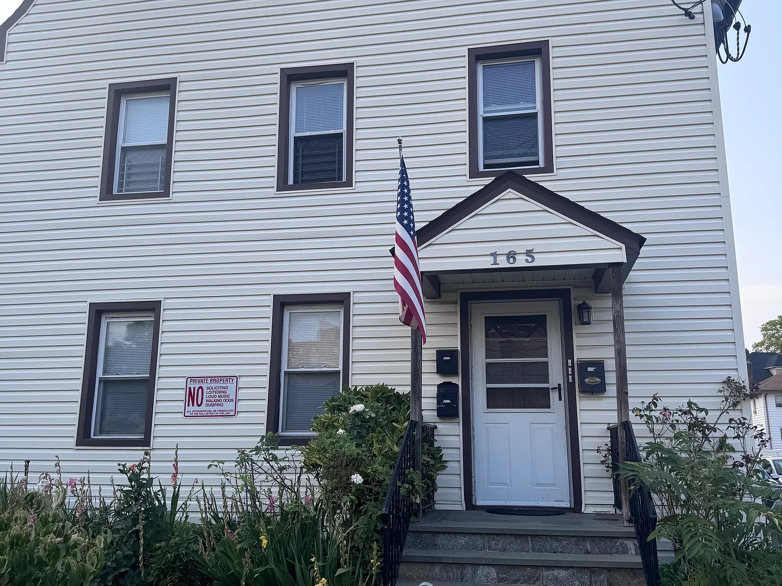 3 bed, 1000 sqft, $3,300 — Photo 1