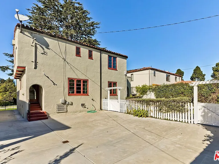 1304 San Vicente Blvd — Photo 24