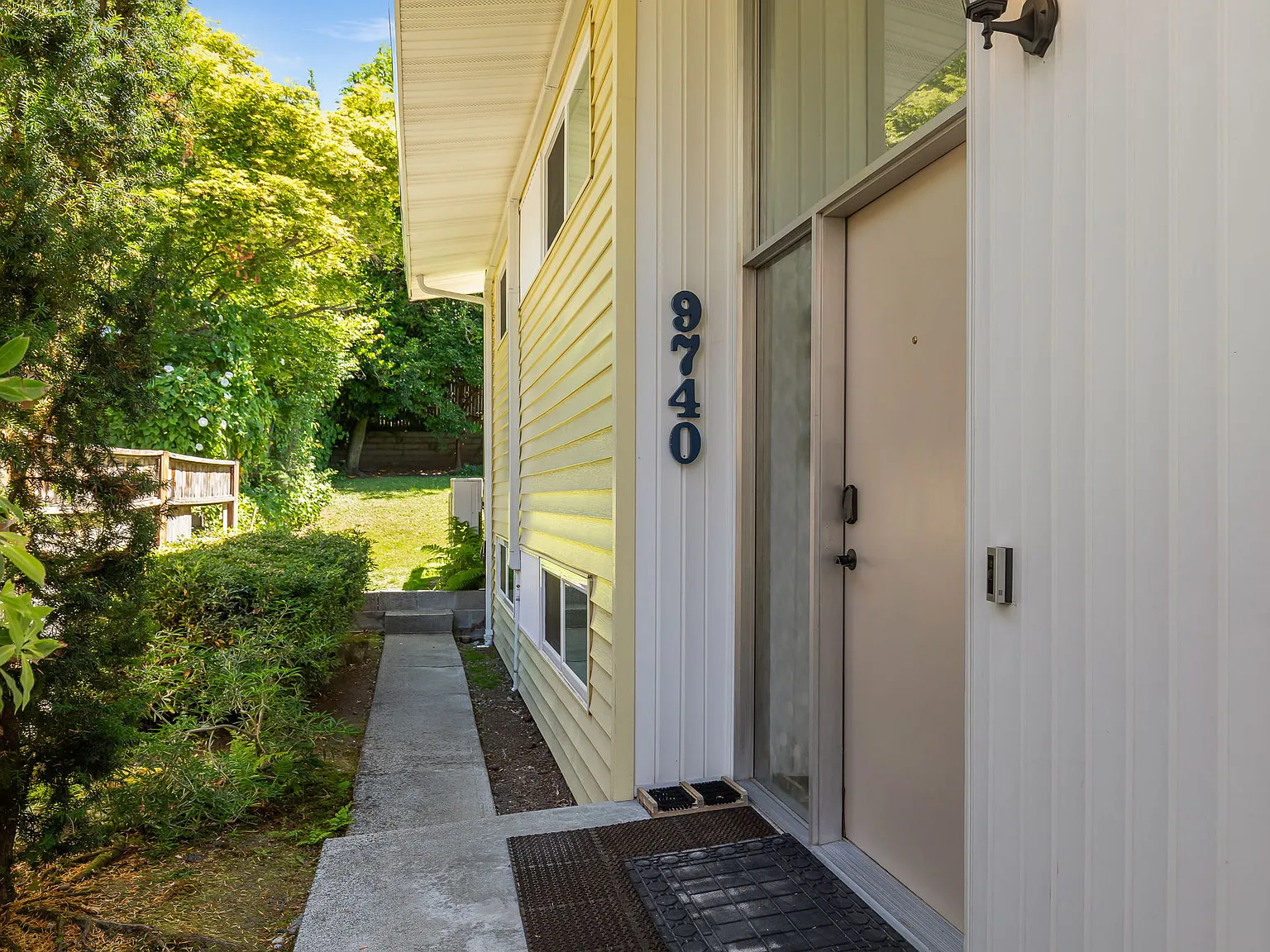 4 bed, 2260 sqft, $4,500 — Photo 3