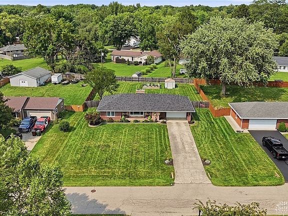 3rd image of 1068 Whitestone Rd