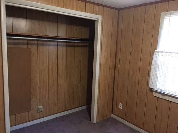 Very spacious closet in bedroom