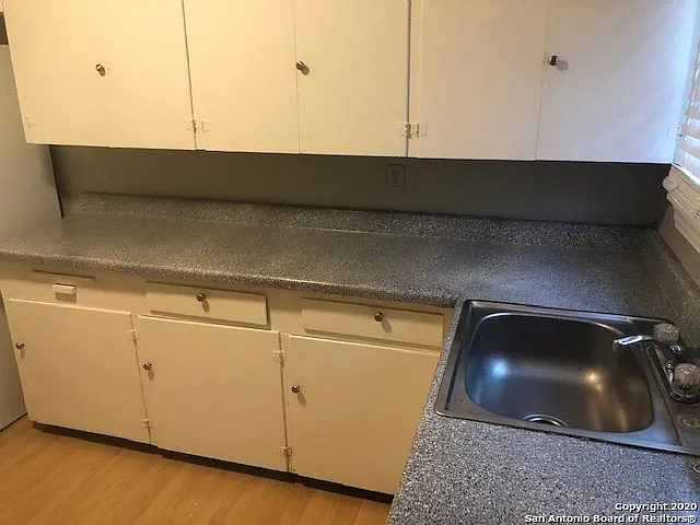 1 bed, 1.0 bath, 850 sqft, $895 — Photo 4