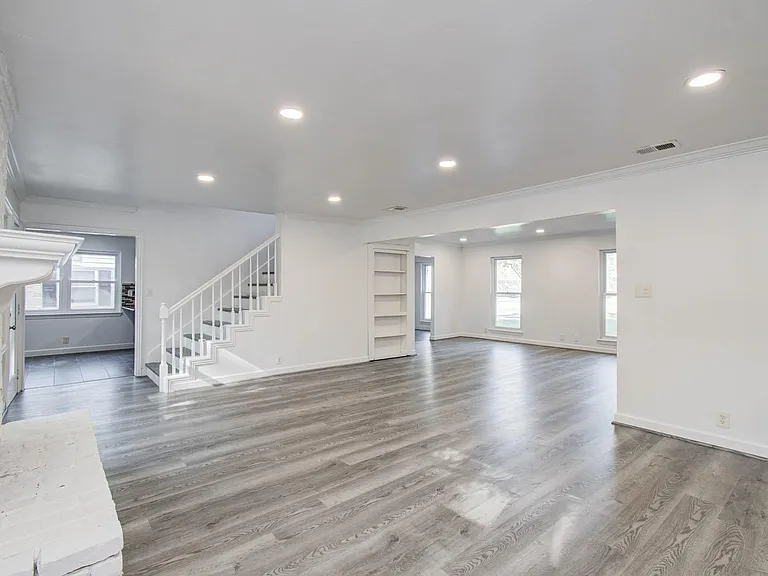 674 Ravensworth Dr — Photo 28