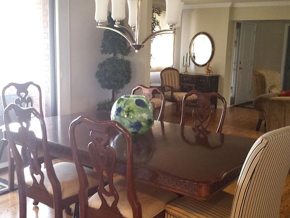 Dining room / living room