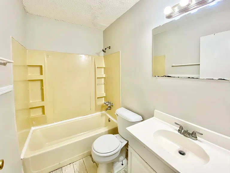 1208 Bush River Rd — Photo 7