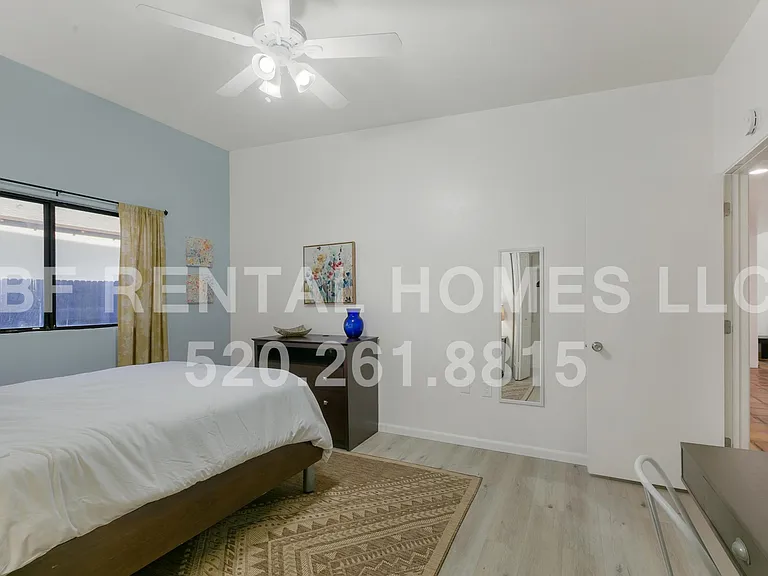 2319 E Helen St — Photo 29