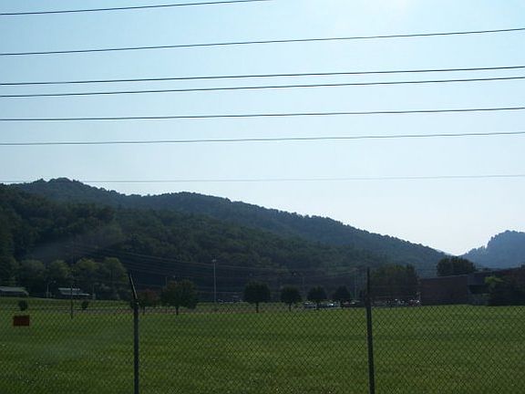 4th image of 202 Jackson Ln