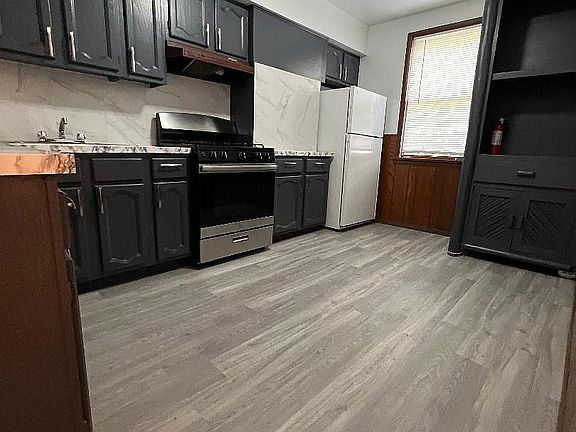 2nd image of 27-29 Crescent St #1F