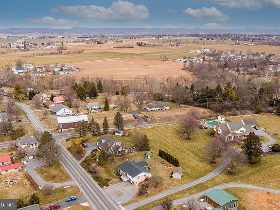 4th image of 15 Main St