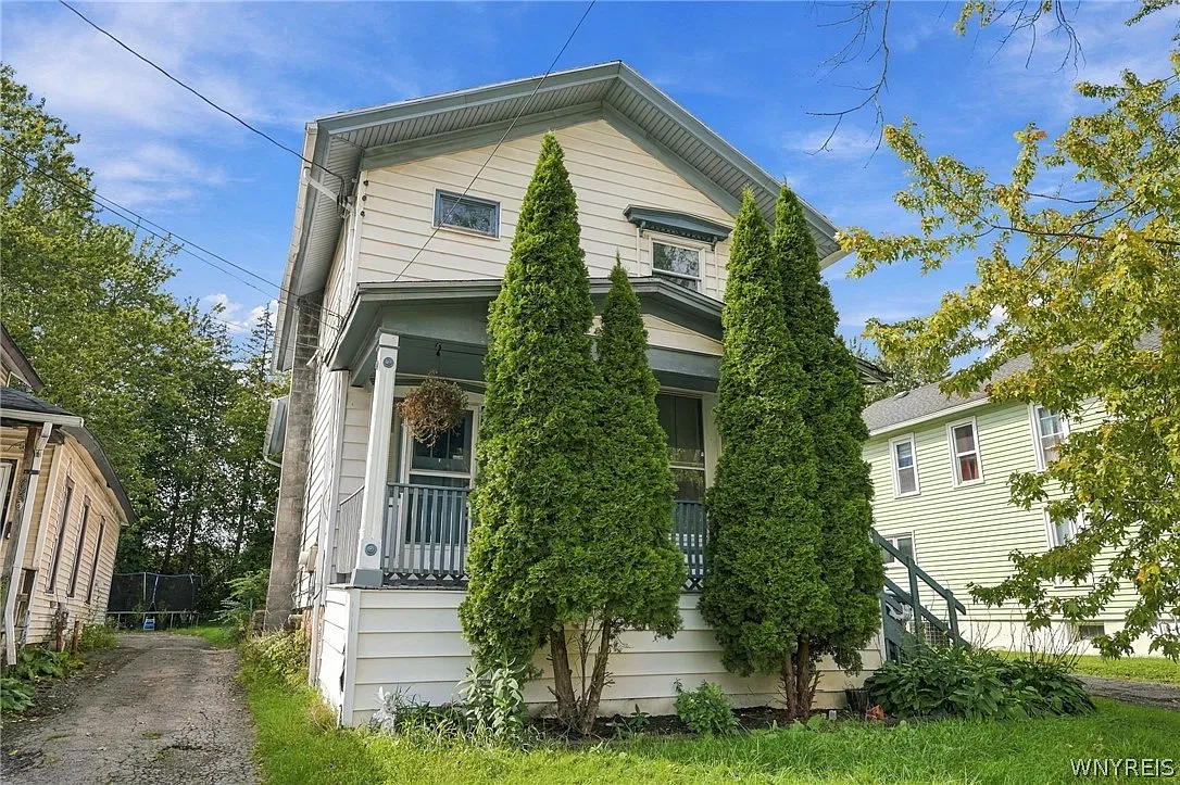 3 bed, 1.5 bath, 1500 sqft, $1,360 — Photo 1