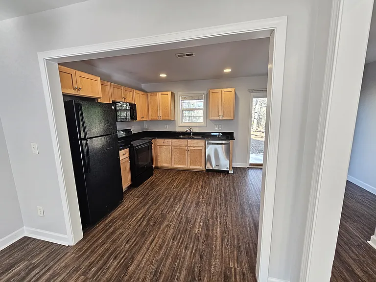 527 Walter St #527 — Photo 6