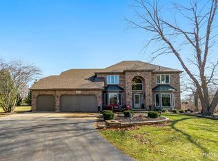 56 W Royal Oaks Dr, Bristol, IL 60512