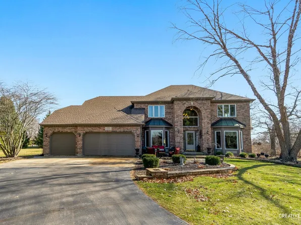 56 W Royal Oaks Dr, Bristol, IL 60512