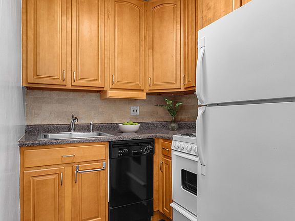 4th image of 520 E 81st St APT 5E