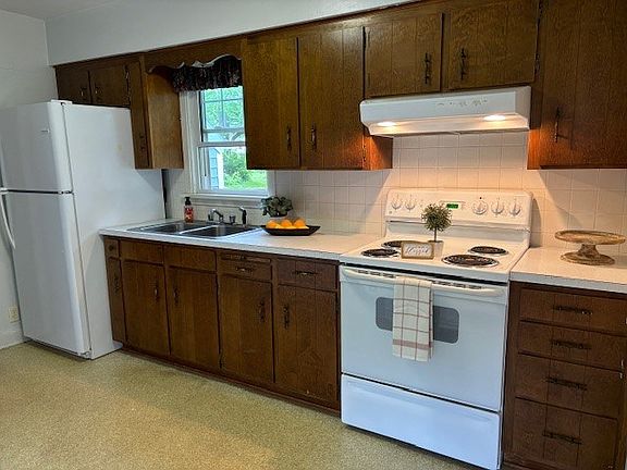 3rd image of 323 Hetrick Dr