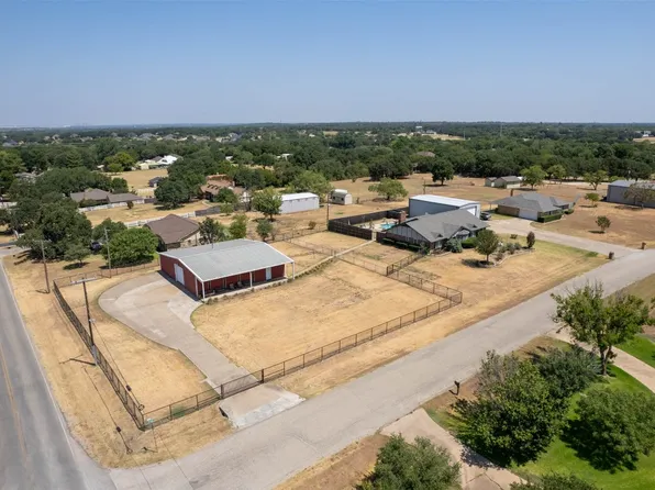 109 Heritage Dr, Burleson, TX 76028