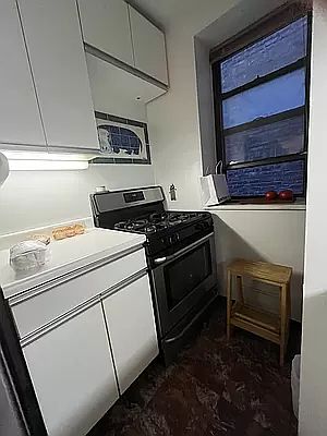 5th image of 219 W 80th St #2