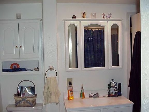 4th image of 387 Westgate Ave