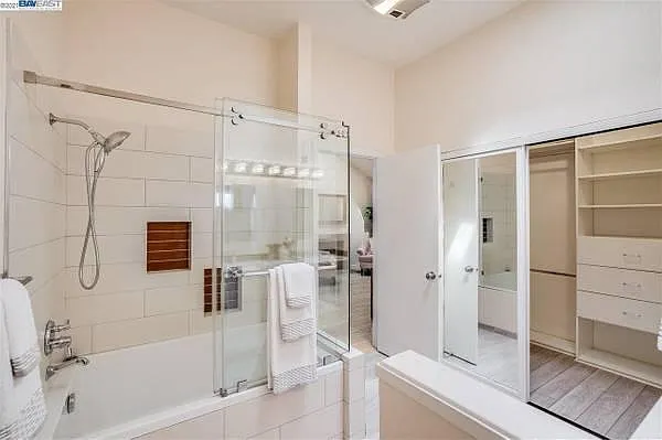 3 bed, 1328 sqft, $7,500 — Photo 2