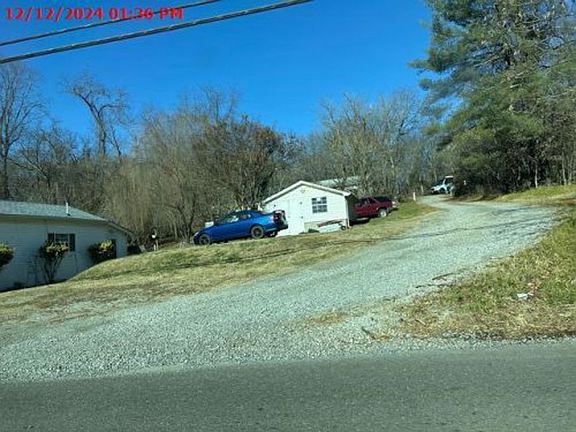 Exterior Neighborhood (street photo)