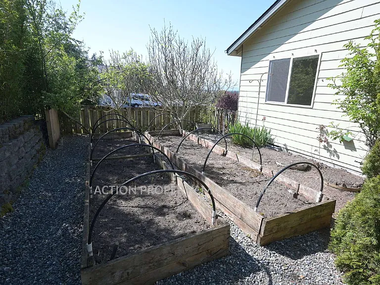 70 Amethyst Dr — Photo 20
