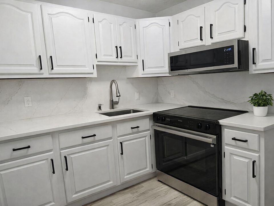 1st image of 4 Brook Rd #18