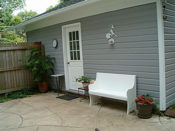 3rd image of 2054 Ayers Ave
