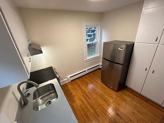 5th image of 12 Trumbull St #1