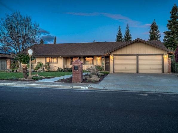 34 Fairbanks Ave, Sanger, CA 93657