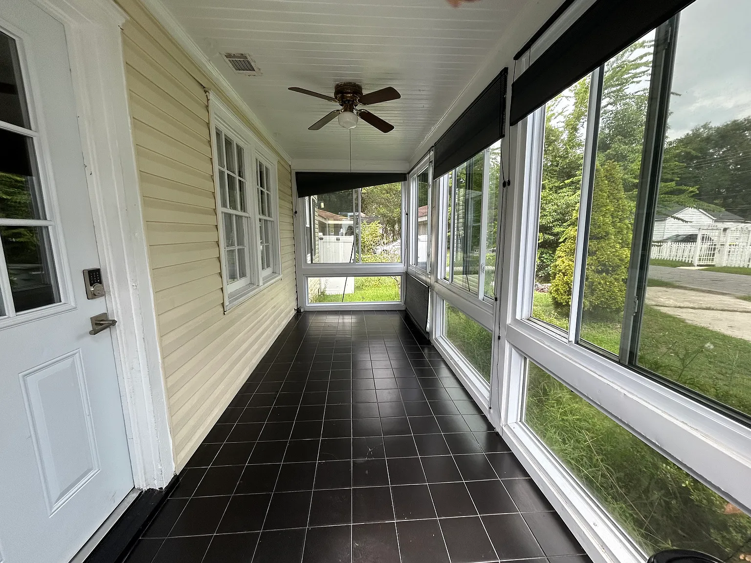 4 bed, 2.5 bath, 2184 sqft, $1,200 — Photo 3