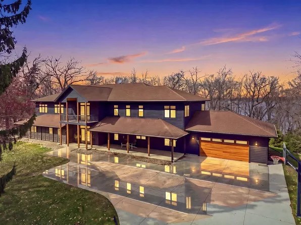 W1484 Spring Grove Rd, Ripon, WI 54971