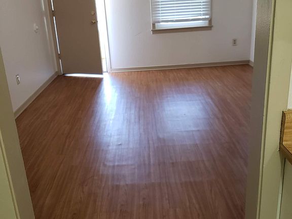 Living room (partial view).
