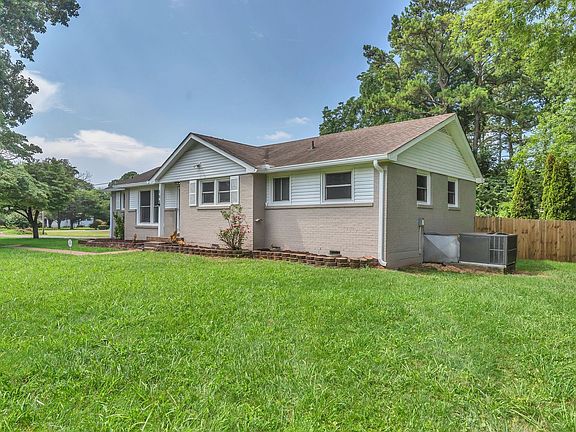 3rd image of 104 Belaire Dr