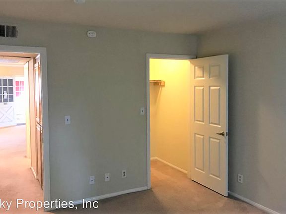 4th image of 11259 La Maida St #106