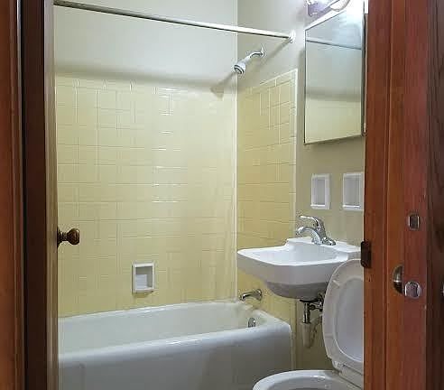 2nd image of 5019 N Hopkins St APT 15