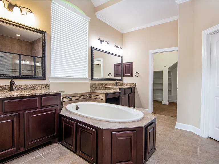 34 Canoe Bend Ct — Photo 24